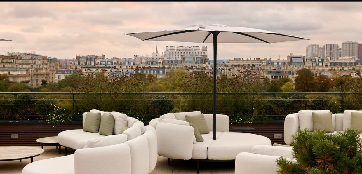 00001-EIFFEL-TOWER-2-BED-LUXE