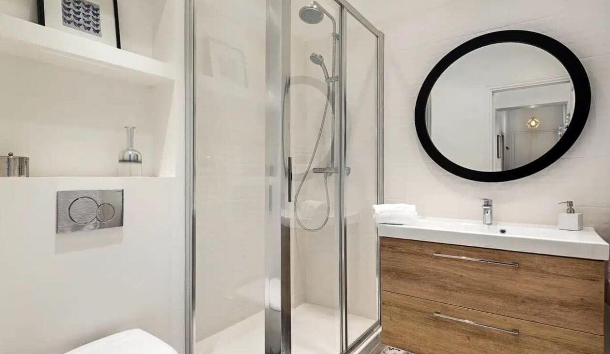 00001-FAMILY-APARTMENT-IN-SAINT-GERMAIN-6-PERSONS