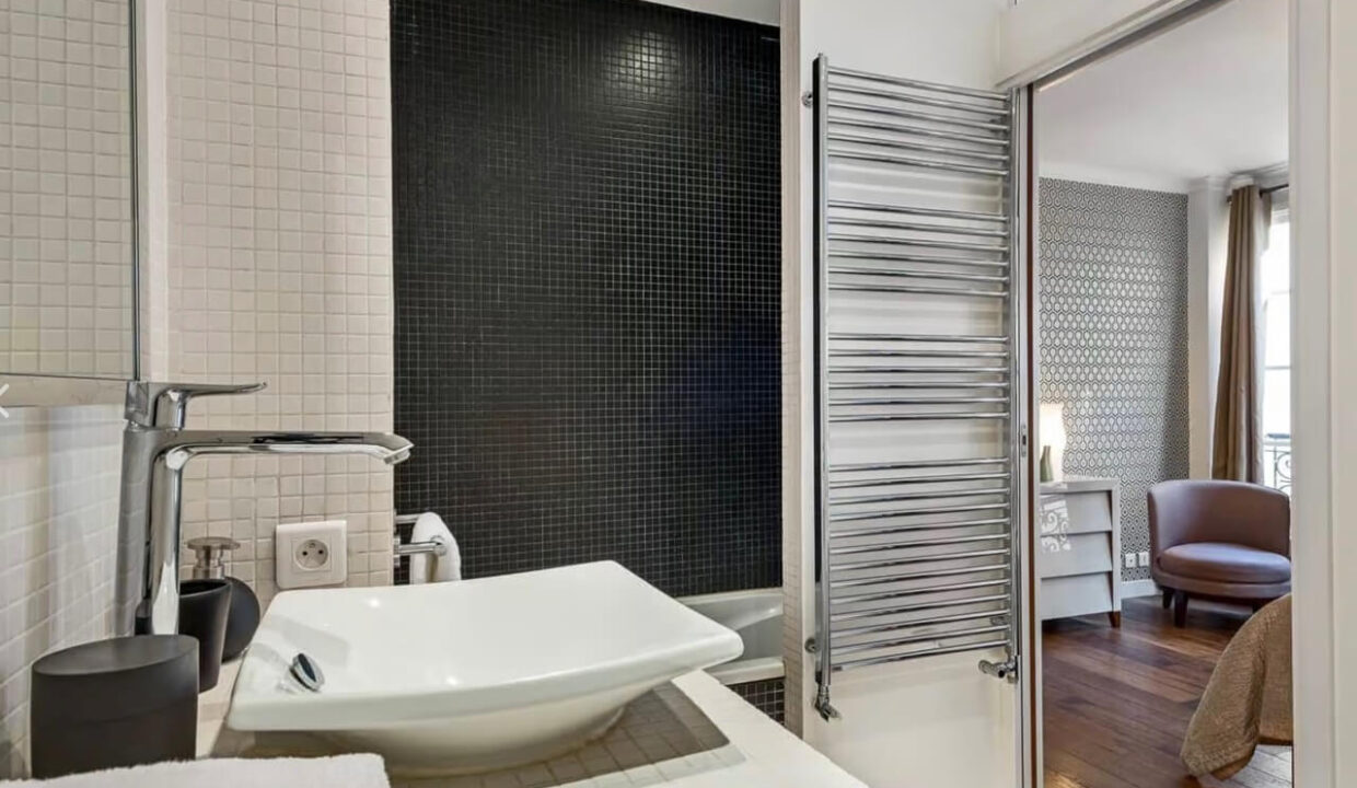 00001-LORSAY-MUSEUM-ONE-BEDROOM