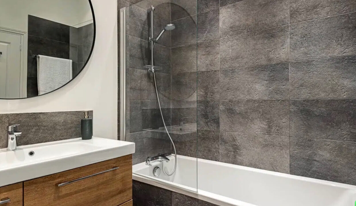 00002-FAMILY-APARTMENT-IN-SAINT-GERMAIN-6-PERSONS