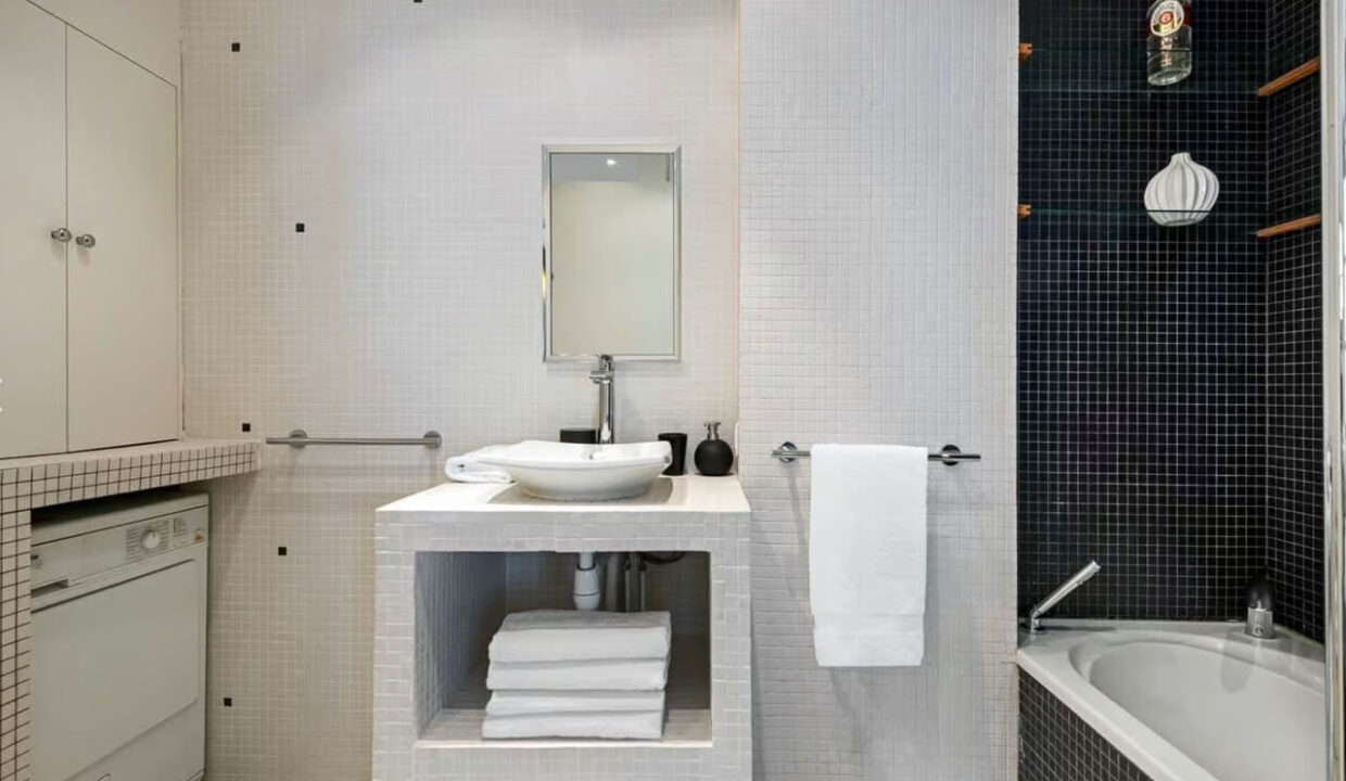 00002-LORSAY-MUSEUM-ONE-BEDROOM