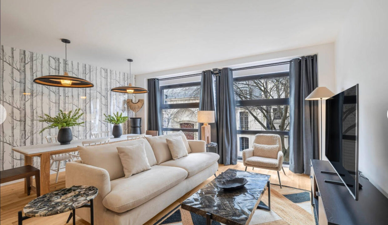 00002-LOVELY-MARAIS-CENTER-APARTMENT