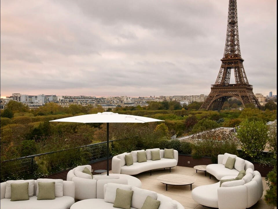 00003-EIFFEL-TOWER-2-BED-LUXE