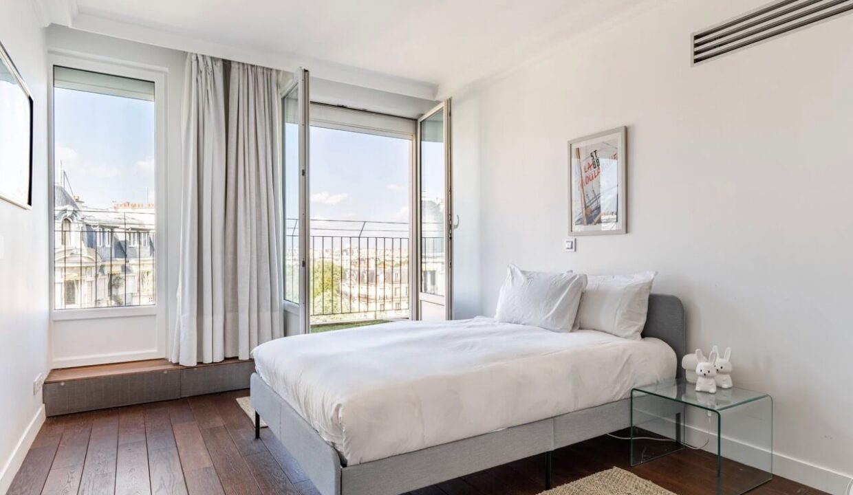 00004-PARIS-EIFFEL-TOWER-LUXE