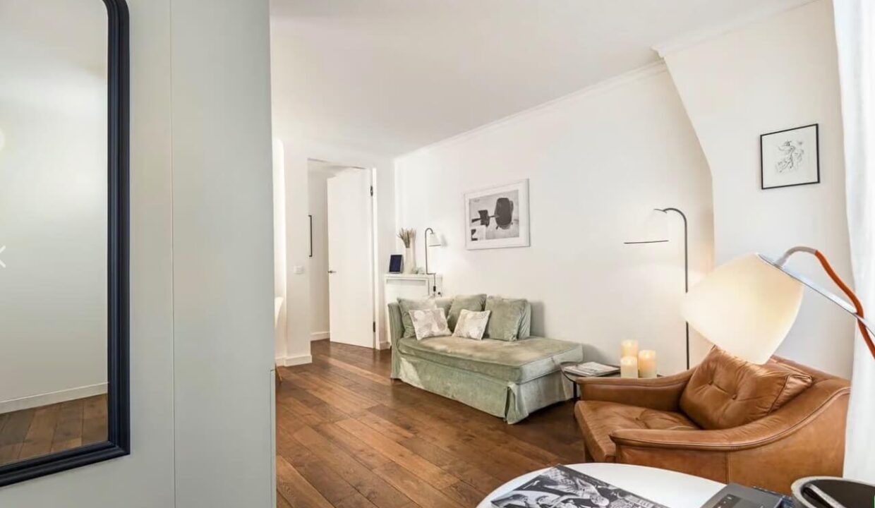 00008-LORSAY-MUSEUM-ONE-BEDROOM