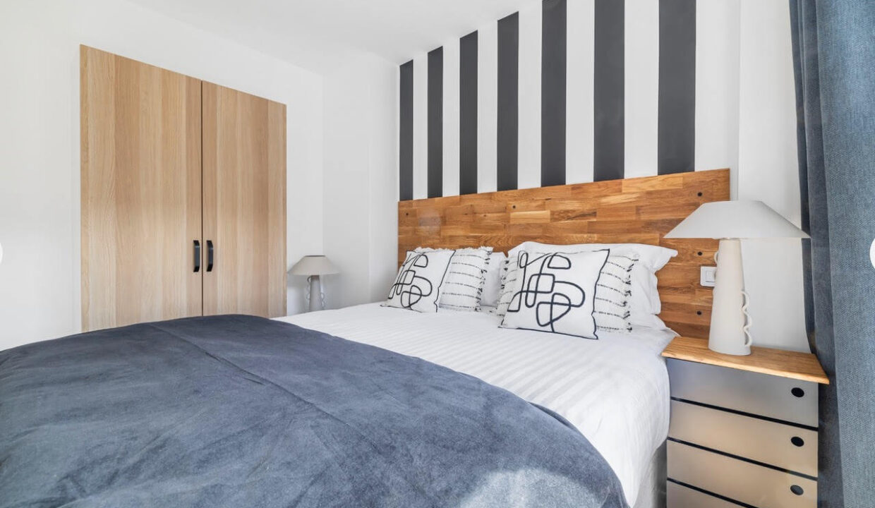 00008-LOVELY-MARAIS-CENTER-APARTMENT