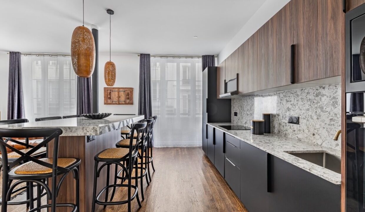 00009-A- GREAT-APARTMENT-FOR-FAMILY-IN-THE-CENTER-MARAIS-OF-PARIS