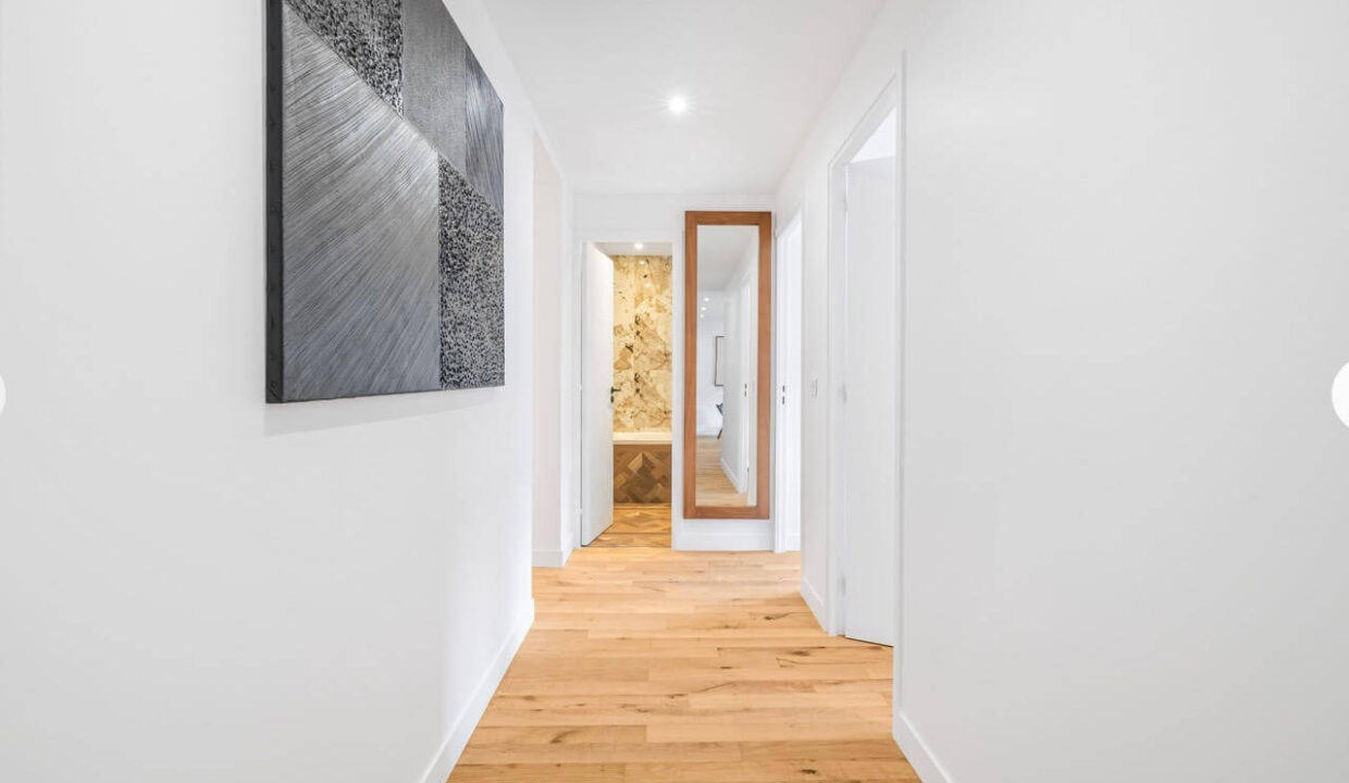 00009-LOVELY-MARAIS-CENTER-APARTMENT