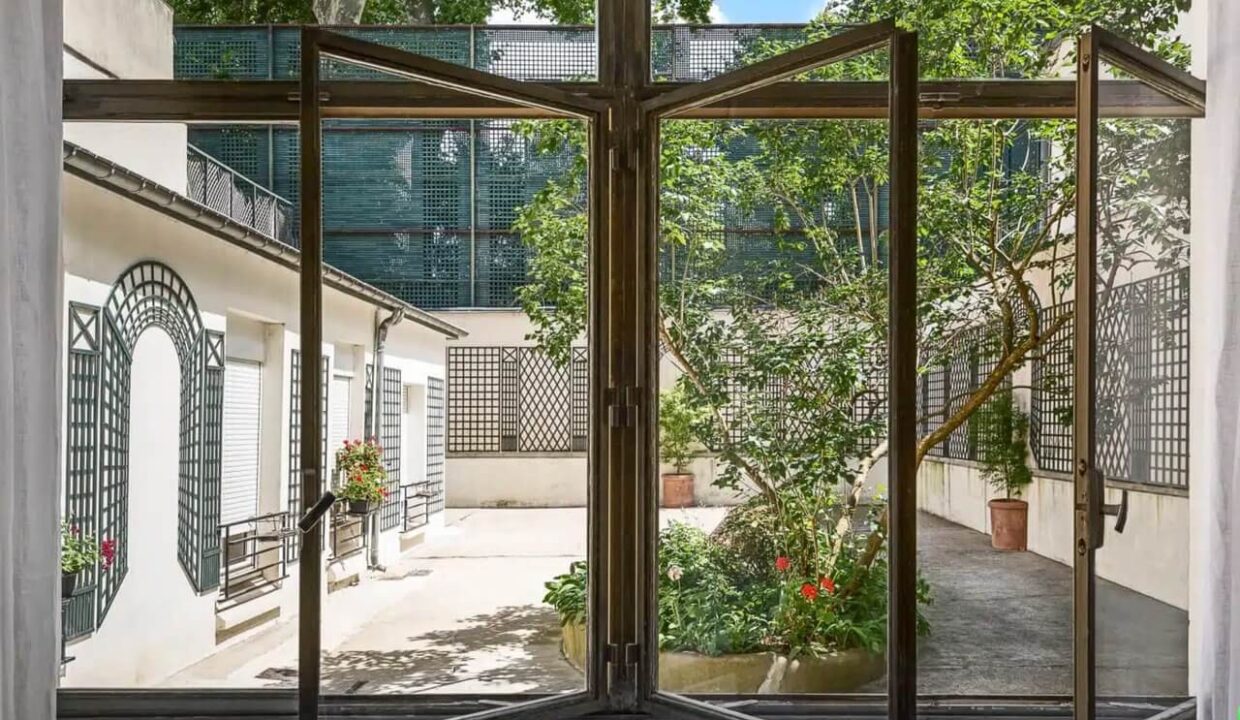 00010-FAMILY-APARTMENT-IN-SAINT-GERMAIN-6-PERSONS