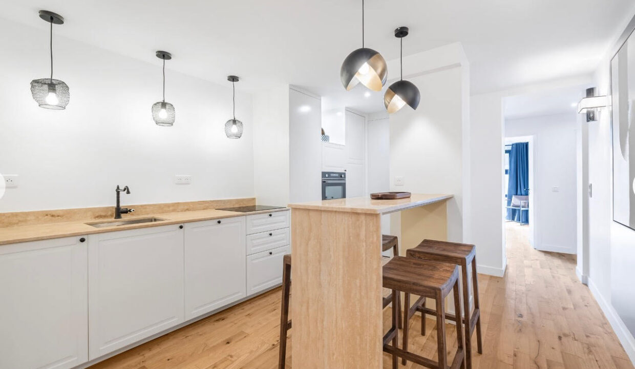 00010-LOVELY-MARAIS-CENTER-APARTMENT