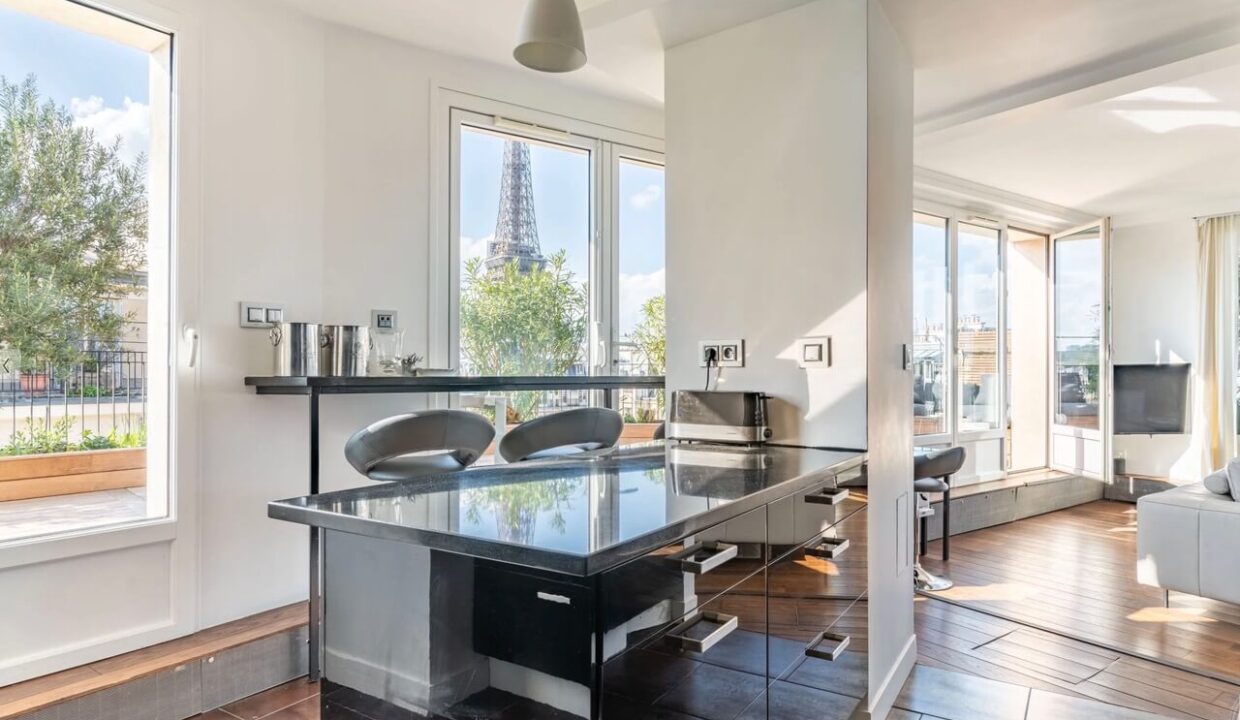 00010-PARIS-EIFFEL-TOWER-LUXE