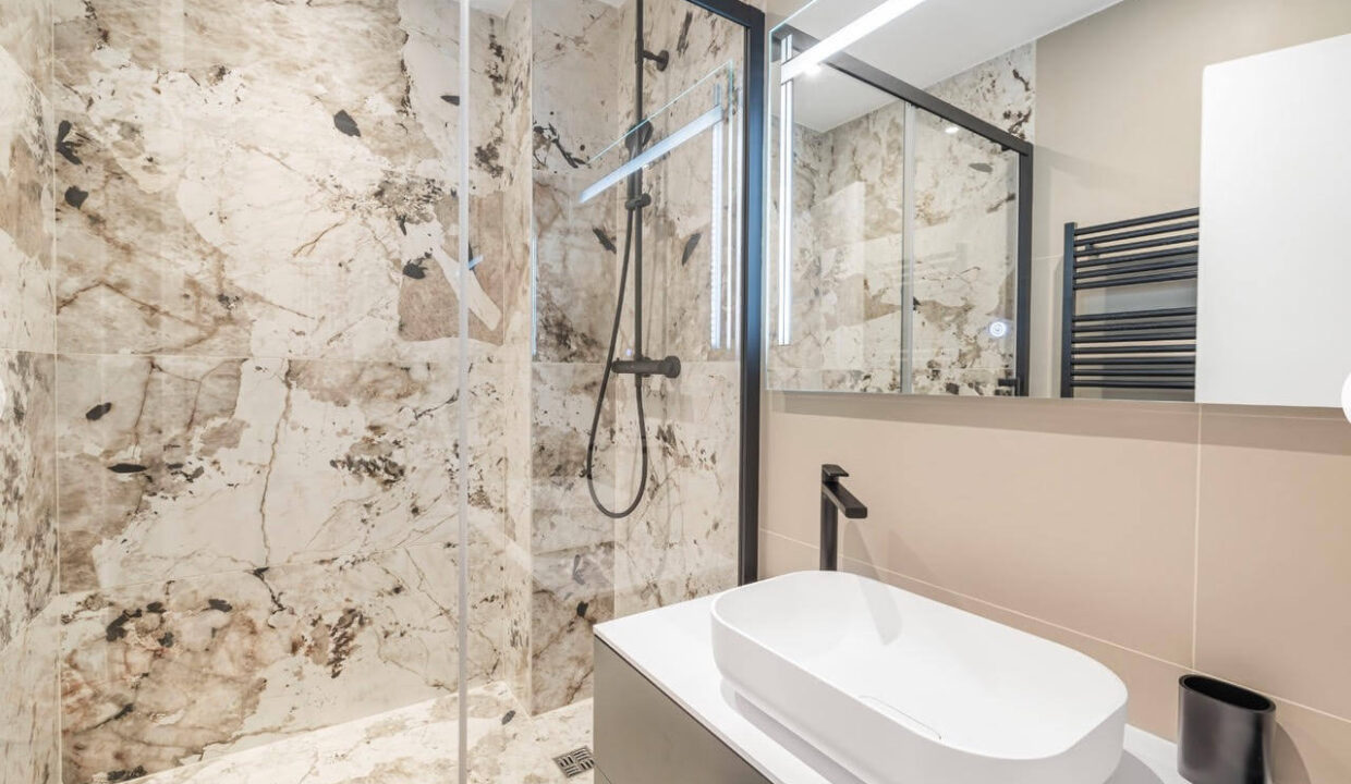 00011-LOVELY-MARAIS-CENTER-APARTMENT