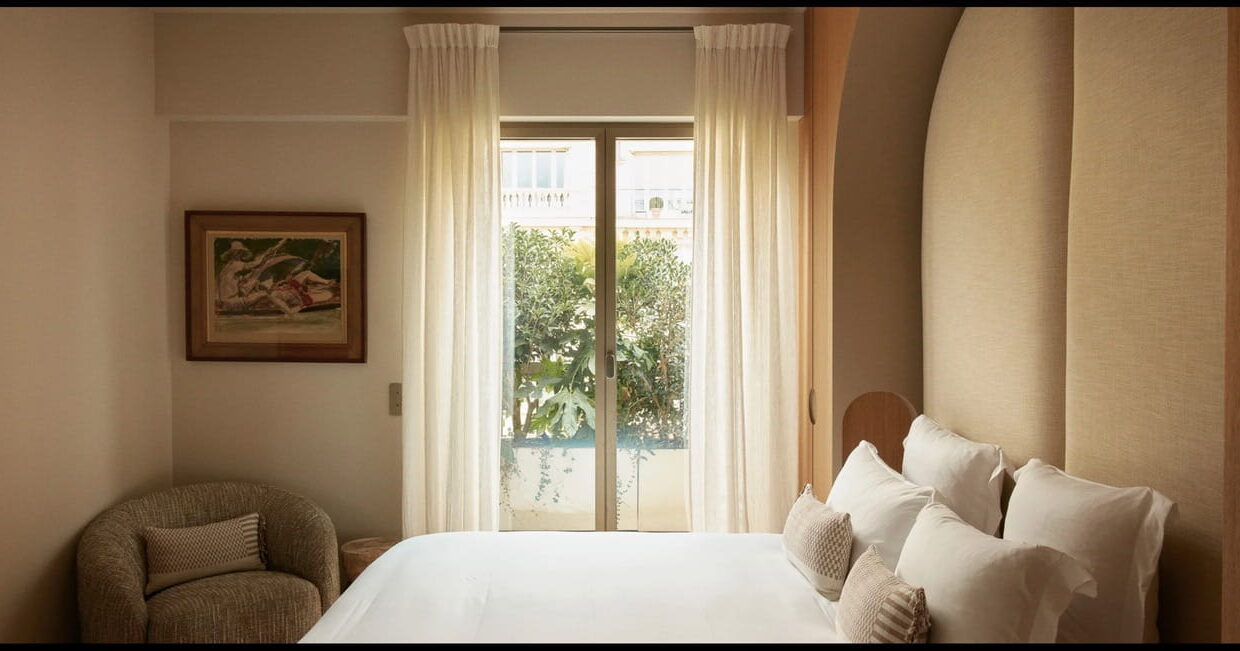 00013-EIFFEL-TOWER-2-BED-LUXE