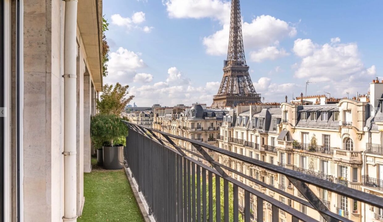 00015-PARIS-EIFFEL-TOWER-LUXE