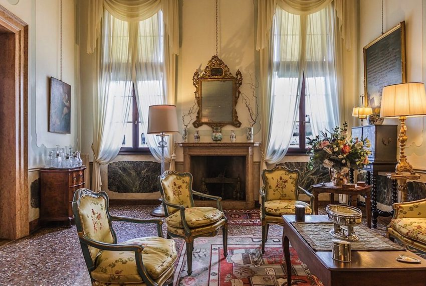 Luxury Accommodation in a 16th Century Palazzo Venice-010